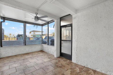 Condo in Madeira Beach, Florida, 2 bedrooms № 2109497 - photo 6