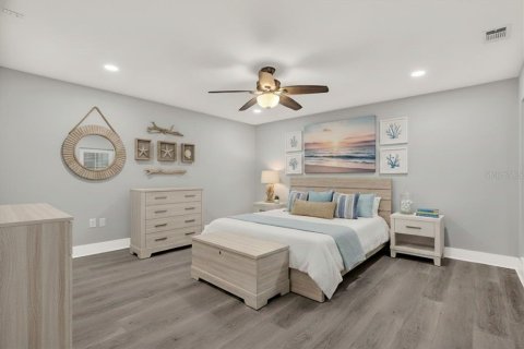 Condo in Madeira Beach, Florida, 2 bedrooms № 2109497 - photo 16