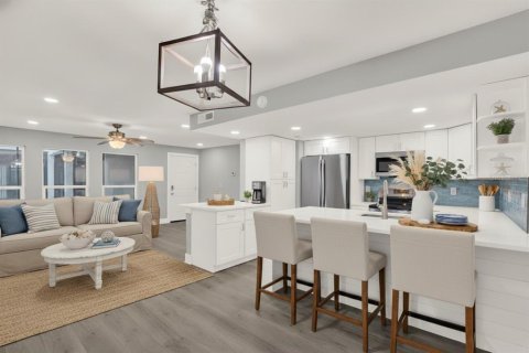 Condo in Madeira Beach, Florida, 2 bedrooms № 2109497 - photo 9
