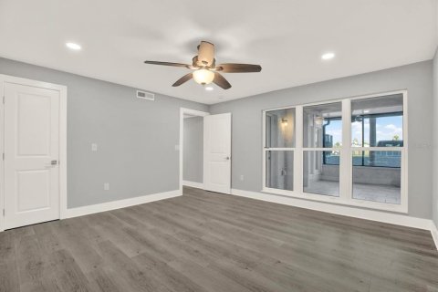 Condo in Madeira Beach, Florida, 2 bedrooms № 2109497 - photo 21