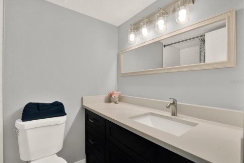 Condo in Madeira Beach, Florida, 2 bedrooms № 2109497 - photo 19
