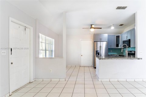 Casa en venta en Pembroke Pines, Florida, 3 dormitorios, 110.27 m2 № 2002964 - foto 7