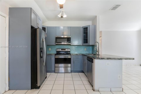 Casa en venta en Pembroke Pines, Florida, 3 dormitorios, 110.27 m2 № 2002964 - foto 10