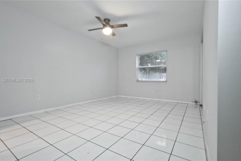 Casa en venta en Pembroke Pines, Florida, 3 dormitorios, 110.27 m2 № 2002964 - foto 14