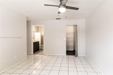 Casa en venta en Pembroke Pines, Florida, 3 dormitorios, 110.27 m2 № 2002964 - foto 12