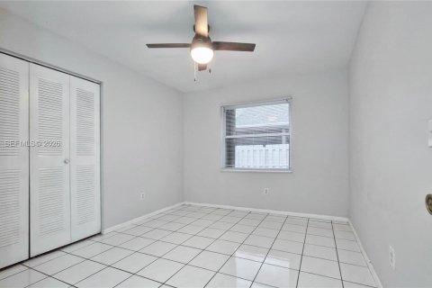Casa en venta en Pembroke Pines, Florida, 3 dormitorios, 110.27 m2 № 2002964 - foto 17