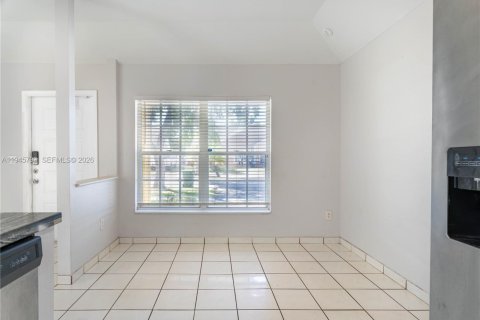 Casa en venta en Pembroke Pines, Florida, 3 dormitorios, 110.27 m2 № 2002964 - foto 11