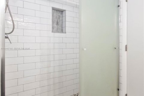 Casa en venta en Pembroke Pines, Florida, 3 dormitorios, 110.27 m2 № 2002964 - foto 15