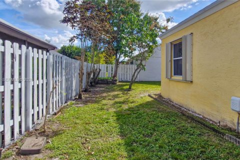 Casa en venta en Pembroke Pines, Florida, 3 dormitorios, 110.27 m2 № 2002964 - foto 22