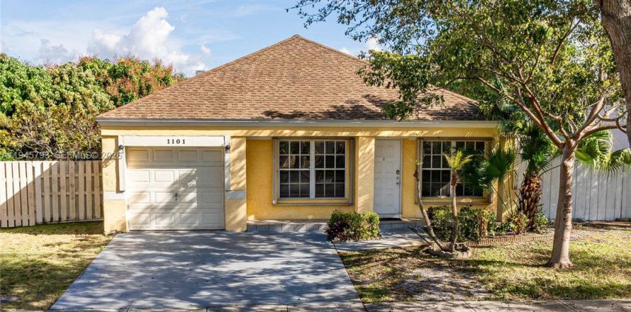 Casa en Pembroke Pines, Florida 3 dormitorios, 110.27 m2 № 2002964