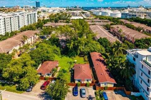 Condominio en Fort Lauderdale, Florida, 1 dormitorio  № 2049272