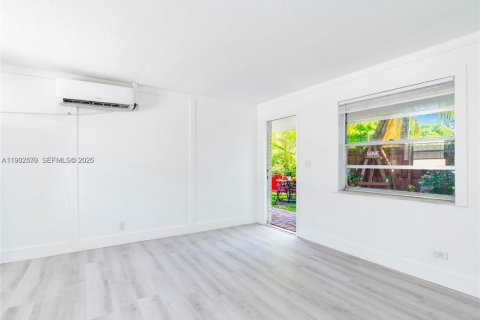 Condominio en alquiler en Fort Lauderdale, Florida, 1 dormitorio, 177.72 m2 № 2049272 - foto 2
