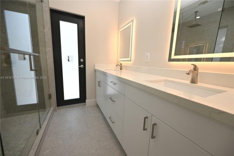 Купить виллу или дом в Майами, Флорида 3 спальни, 176.61м2, № 1974450 - фото 13