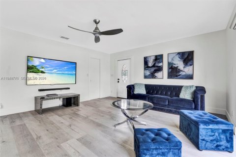 Купить коммерческую недвижимость в Халландейл-Бич, Флорида 488.67м2, № 2005720 - фото 18