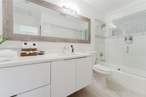 Купить коммерческую недвижимость в Халландейл-Бич, Флорида 488.67м2, № 2005720 - фото 25