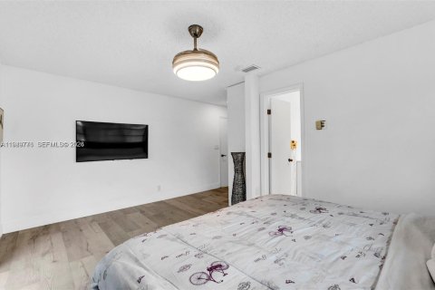 Купить коммерческую недвижимость в Халландейл-Бич, Флорида 488.67м2, № 2005720 - фото 16