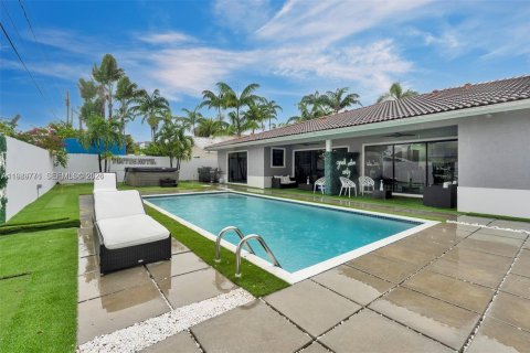 Купить коммерческую недвижимость в Халландейл-Бич, Флорида 488.67м2, № 2005720 - фото 6