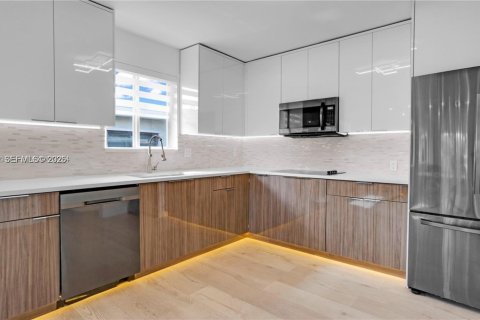 Купить коммерческую недвижимость в Халландейл-Бич, Флорида 488.67м2, № 2005720 - фото 22