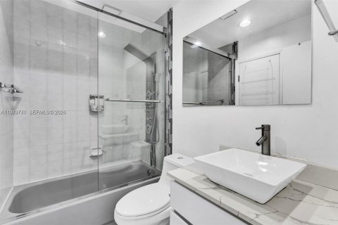 Купить коммерческую недвижимость в Халландейл-Бич, Флорида 488.67м2, № 2005720 - фото 10