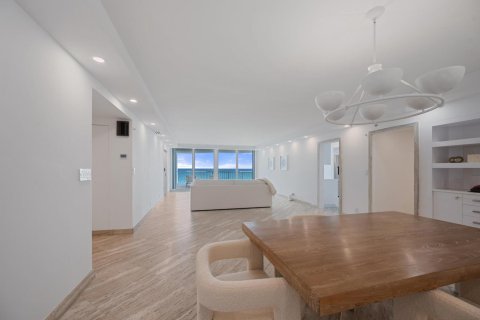 Condo in Palm Beach, Florida, 2 bedrooms  № 2087646 - photo 3