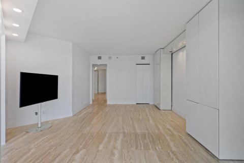 Condo in Palm Beach, Florida, 2 bedrooms  № 2087646 - photo 23