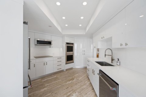 Condo in Palm Beach, Florida, 2 bedrooms  № 2087646 - photo 12