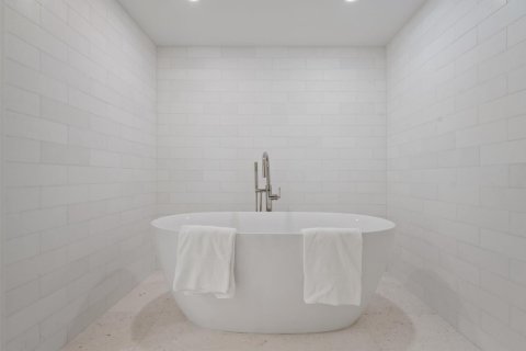 Condo in Palm Beach, Florida, 2 bedrooms  № 2087646 - photo 20