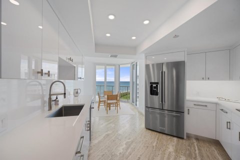 Condo in Palm Beach, Florida, 2 bedrooms  № 2087646 - photo 10