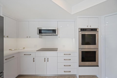 Condo in Palm Beach, Florida, 2 bedrooms  № 2087646 - photo 14