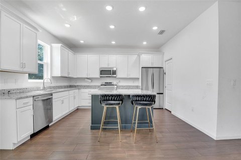Casa en venta en Kissimmee, Florida, 5 dormitorios, 209.96 m2 № 1907104 - foto 4