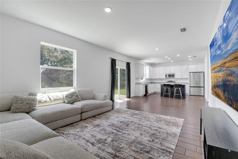 Casa en venta en Kissimmee, Florida, 5 dormitorios, 209.96 m2 № 1907104 - foto 3