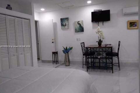 Villa ou maison à vendre à Miami, Floride: 4 chambres, 164.16 m2 № 1895829 - photo 15