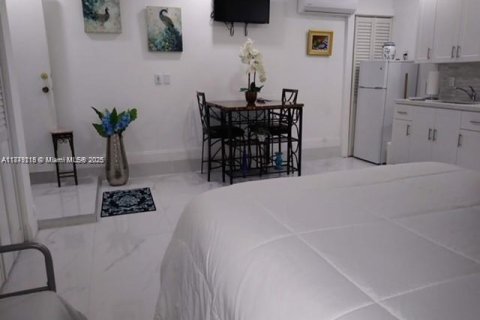 Villa ou maison à vendre à Miami, Floride: 4 chambres, 164.16 m2 № 1895829 - photo 17