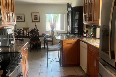 Villa ou maison à vendre à Miami, Floride: 4 chambres, 164.16 m2 № 1895829 - photo 10