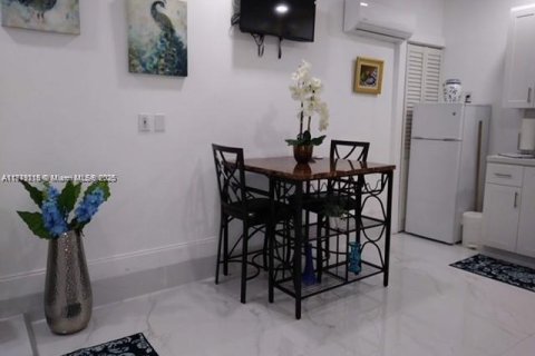 Villa ou maison à vendre à Miami, Floride: 4 chambres, 164.16 m2 № 1895829 - photo 14