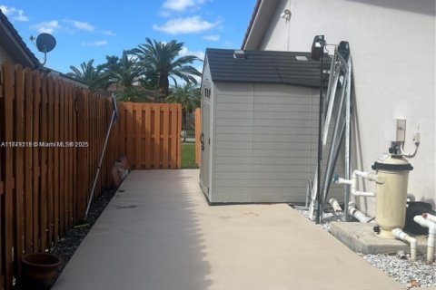 Villa ou maison à vendre à Miami, Floride: 4 chambres, 164.16 m2 № 1895829 - photo 8