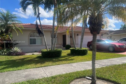 Villa ou maison à vendre à Miami, Floride: 4 chambres, 164.16 m2 № 1895829 - photo 2