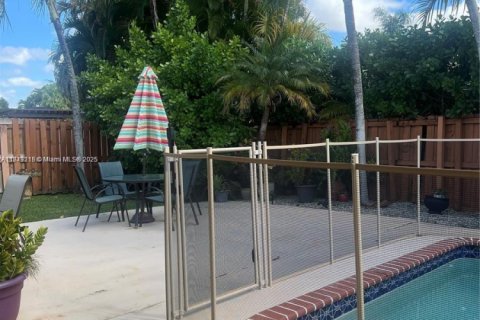 Villa ou maison à vendre à Miami, Floride: 4 chambres, 164.16 m2 № 1895829 - photo 6