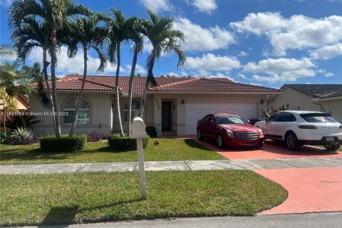 Villa ou maison à vendre à Miami, Floride: 4 chambres, 164.16 m2 № 1895829 - photo 1