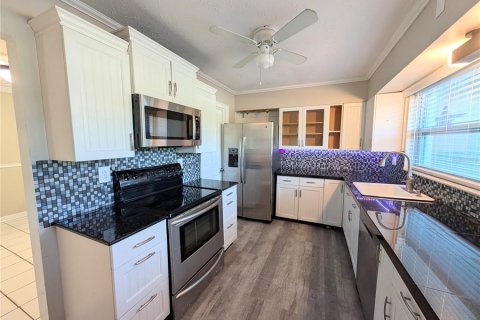 Villa ou maison à louer à Sarasota, Floride: 3 chambres, 161 m2 № 2431667 - photo 2