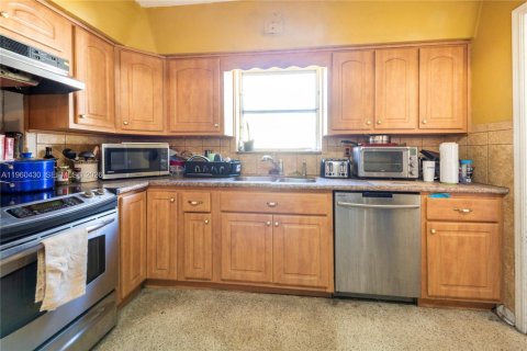 Купить виллу или дом в Халландейл-Бич, Флорида 3 спальни, 169.55м2, № 2023412 - фото 10