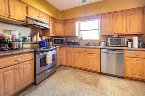 Купить виллу или дом в Халландейл-Бич, Флорида 3 спальни, 169.55м2, № 2023412 - фото 7