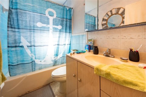 Купить виллу или дом в Халландейл-Бич, Флорида 3 спальни, 169.55м2, № 2023412 - фото 23