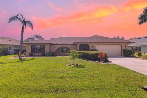 House in Punta Gorda, Florida 3 bedrooms, 181.81 sq.m. № 1881269 - photo 3