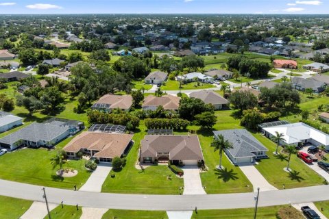 House in Punta Gorda, Florida 3 bedrooms, 181.81 sq.m. № 1881269 - photo 8