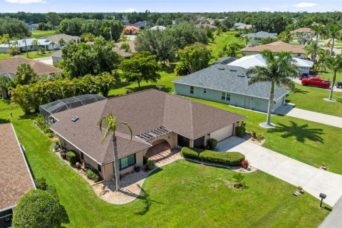House in Punta Gorda, Florida 3 bedrooms, 181.81 sq.m. № 1881269 - photo 7