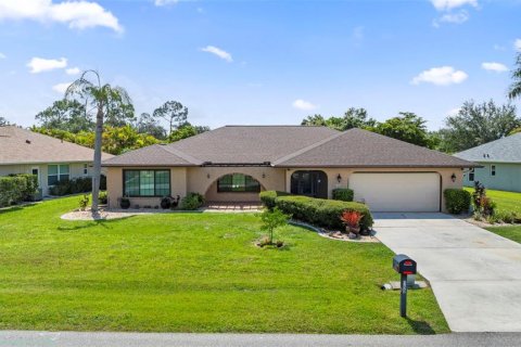 House in Punta Gorda, Florida 3 bedrooms, 181.81 sq.m. № 1881269 - photo 1