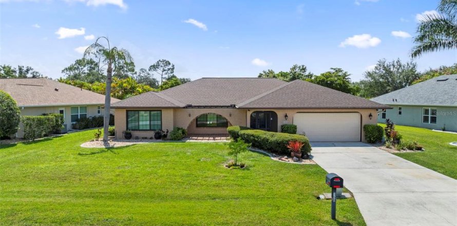 House in Punta Gorda, Florida 3 bedrooms, 181.81 sq.m. № 1881269