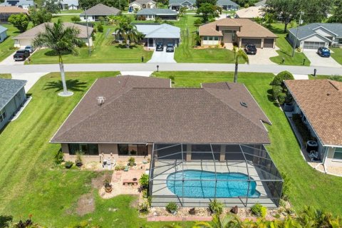 House in Punta Gorda, Florida 3 bedrooms, 181.81 sq.m. № 1881269 - photo 5