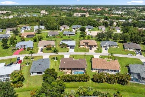 House in Punta Gorda, Florida 3 bedrooms, 181.81 sq.m. № 1881269 - photo 9